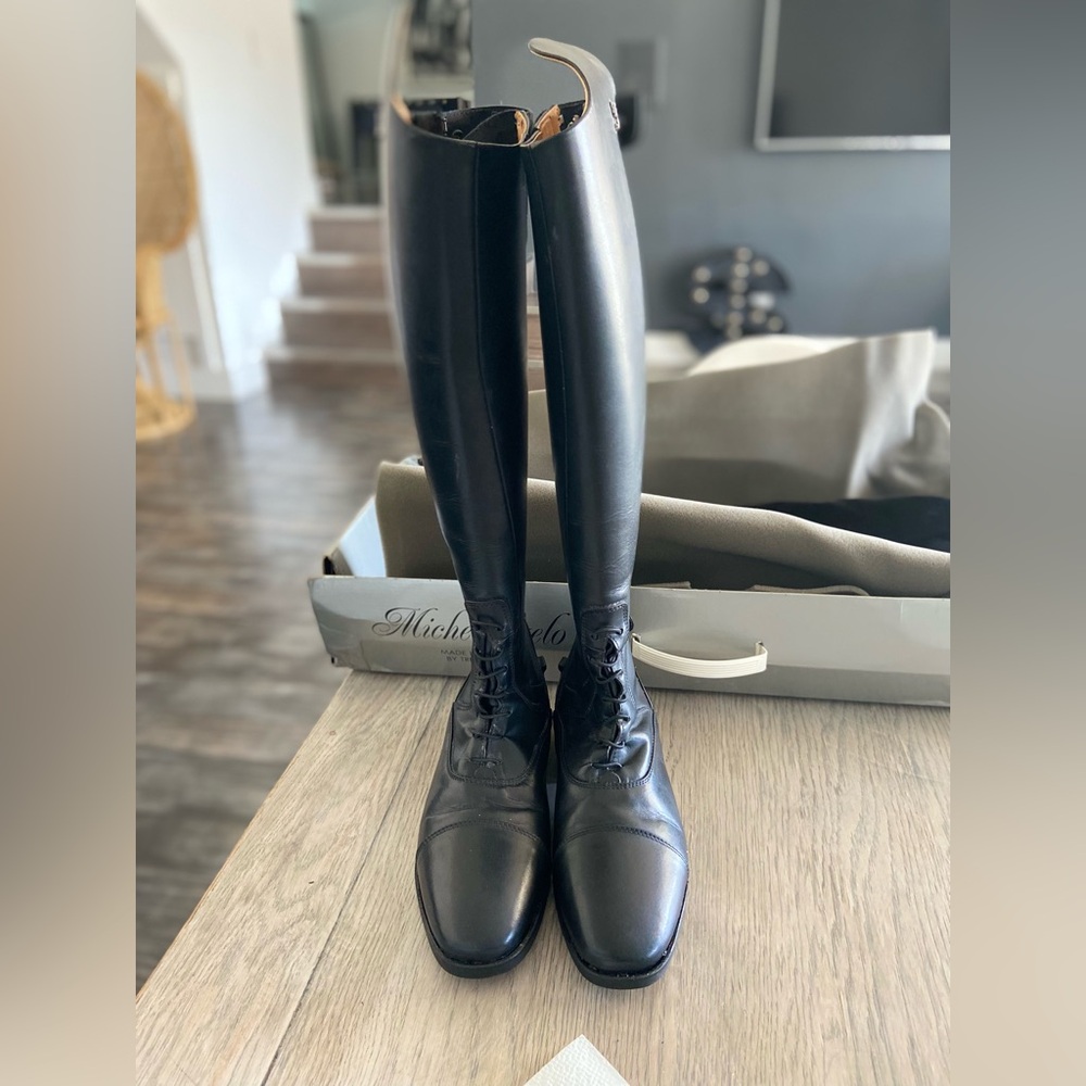 Equestrian riding boots